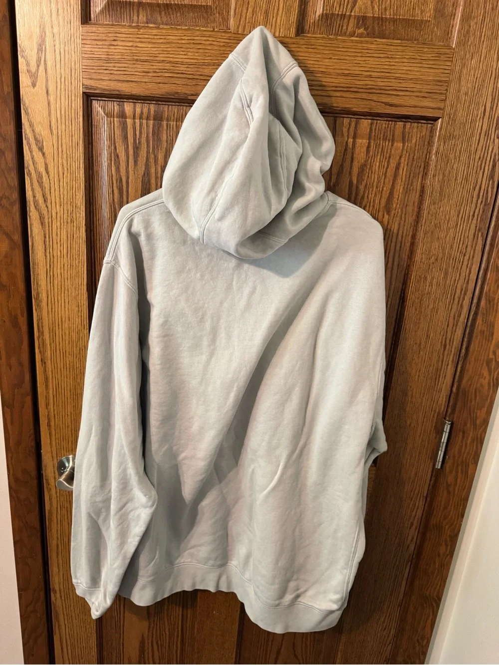 Nike Men’s Light Gray Pullover Hoodie with Black Logo